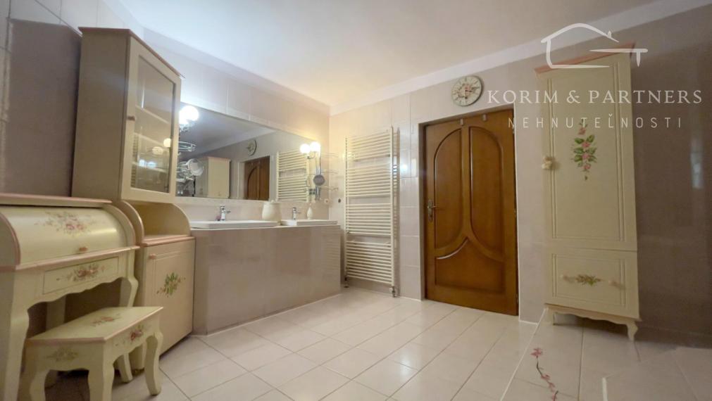 Priestranný rodinný dom s vlastným charakterom, Komárno