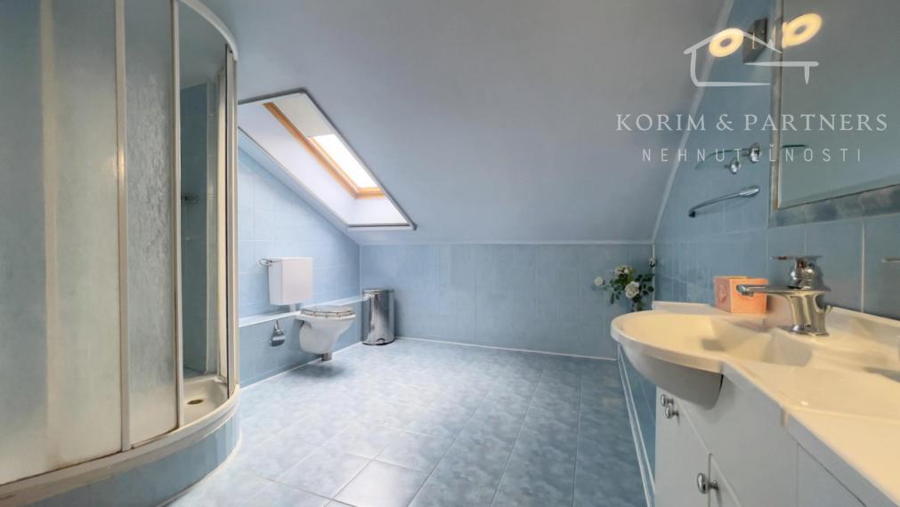 Priestranný rodinný dom s vlastným charakterom, Komárno