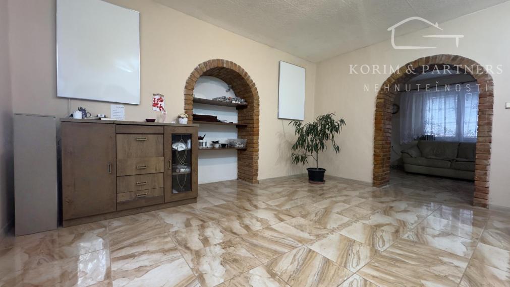 Rodinný dom na podnikanie alebo investičné bývanie –  Bát. Kosihy