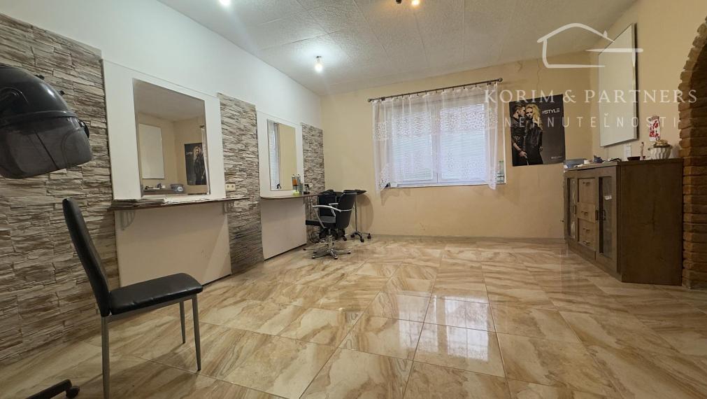 Rodinný dom na podnikanie alebo investičné bývanie –  Bát. Kosihy