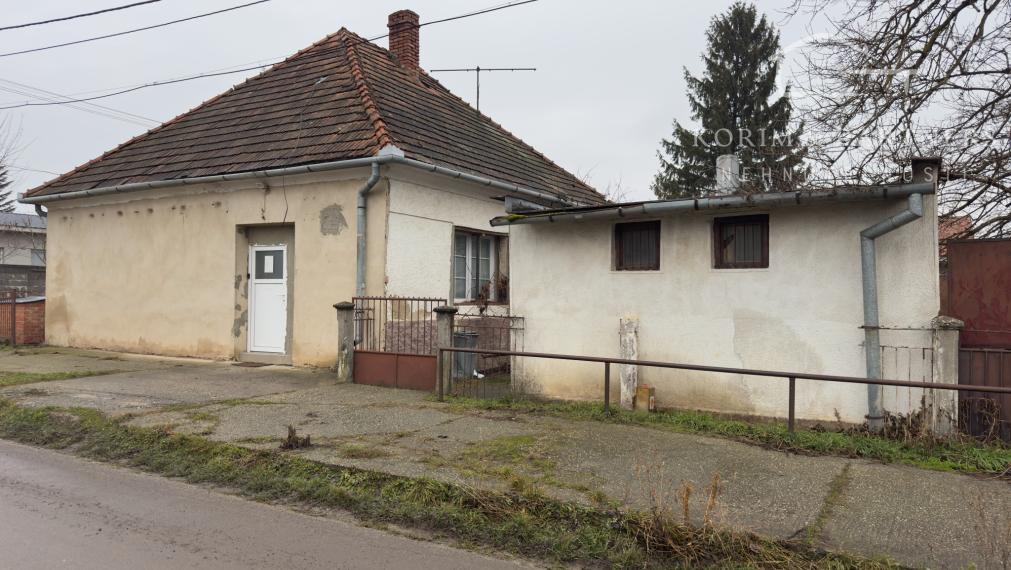 Rodinný dom na podnikanie alebo investičné bývanie –  Bát. Kosihy