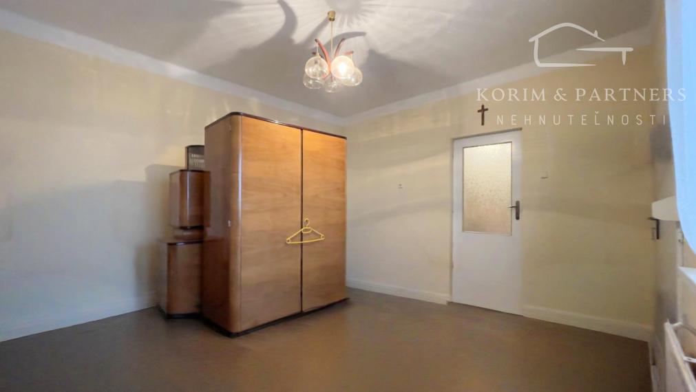 Rodinný dom s priestranným pozemkom, Iža