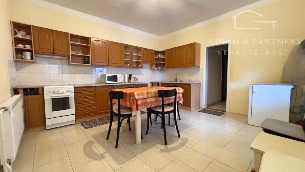 Rodinný dom s priestranným pozemkom, Iža