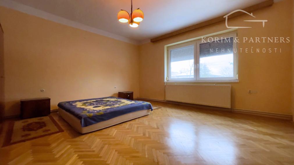 Rodinný dom s priestranným pozemkom, Iža