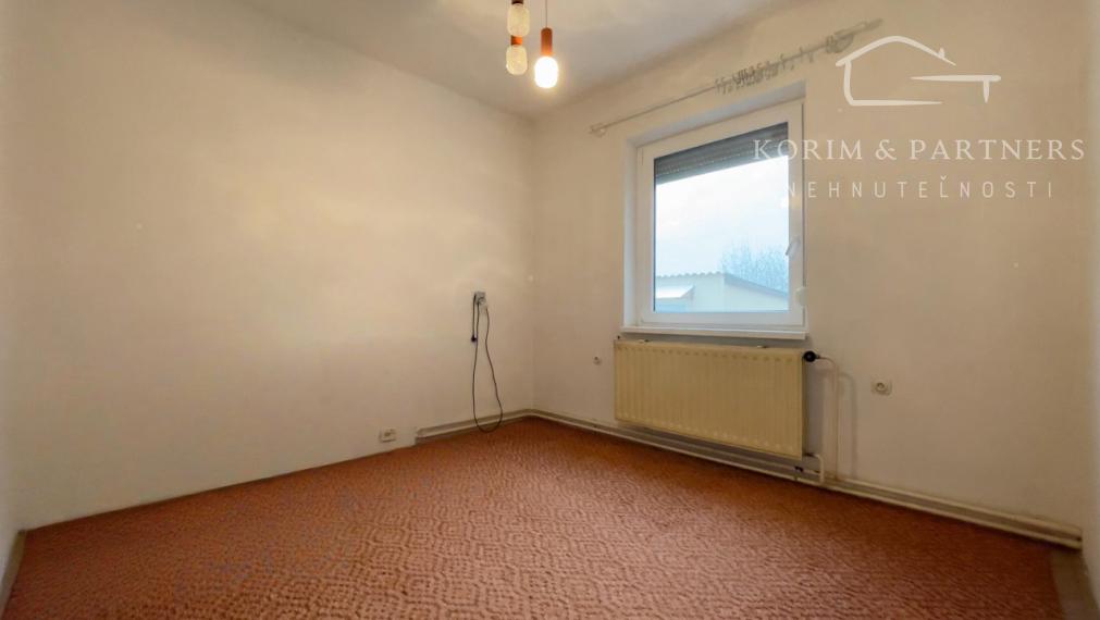 Rodinný dom s priestranným pozemkom, Iža