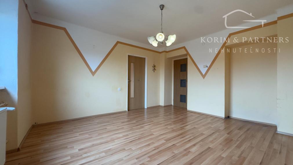 Svetlý 2-izbový tehlový byt – priestor pre bývanie alebo istý príjem z prenájmu