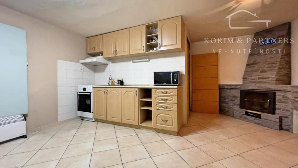 Pevná tehlová chata so záhradou, Komárno