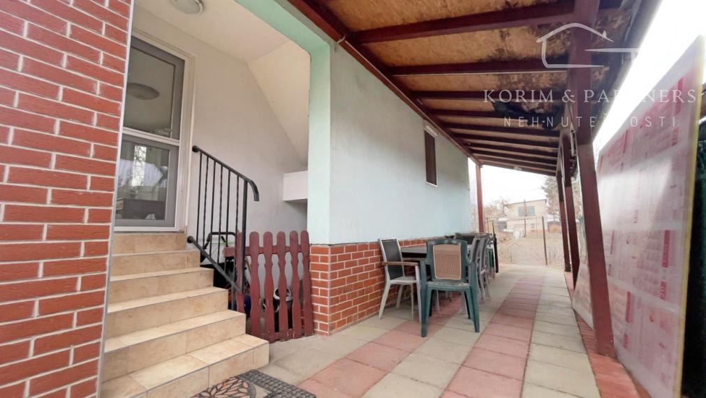 Pevná tehlová chata so záhradou, Komárno