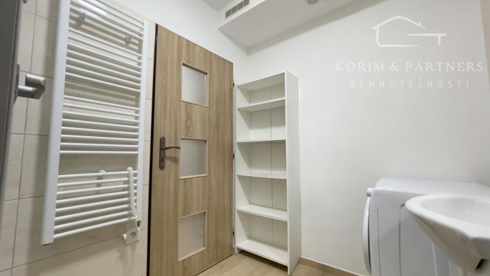 Útulná a moderná garsónka, Komárno