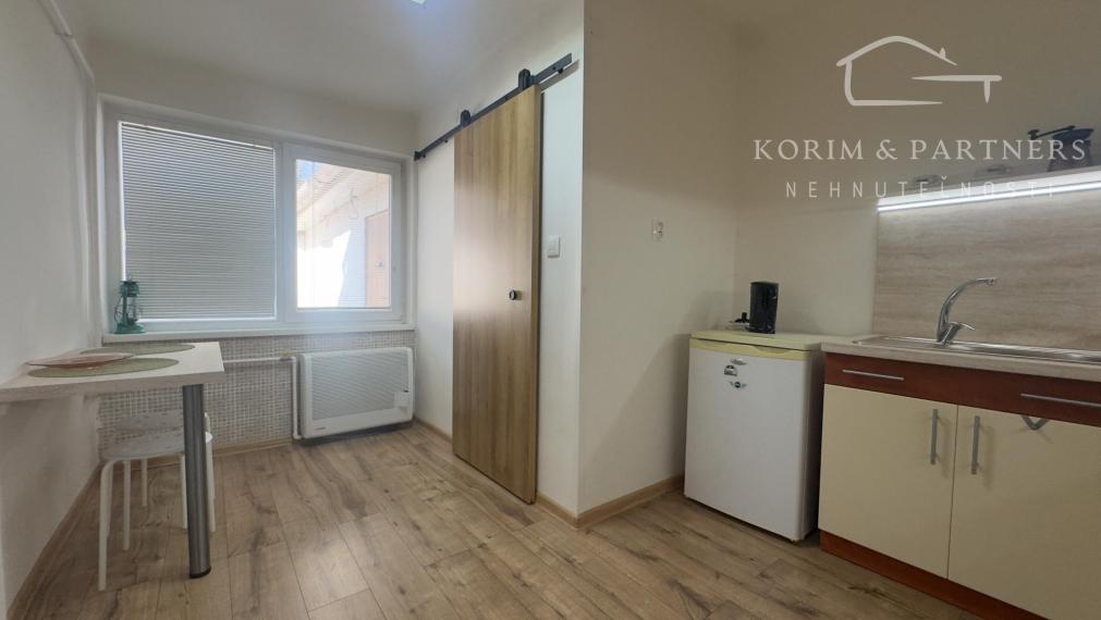 Útulný 2-izbový rodinný dom na prenájom so záhradou