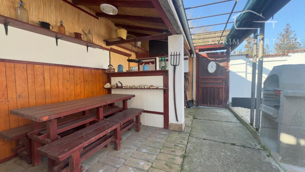 Útulný 2-izbový rodinný dom na prenájom so záhradou