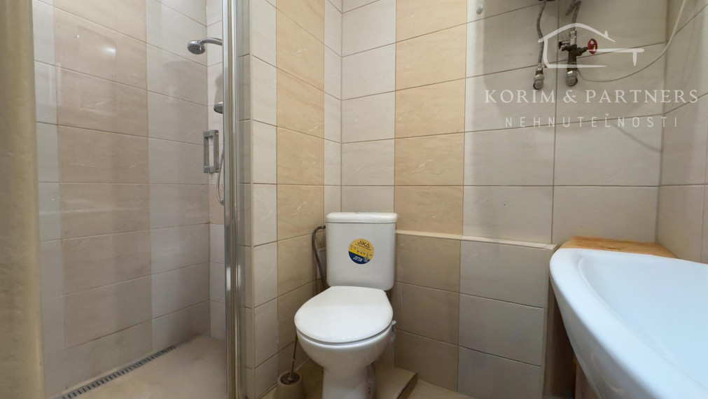 3-izbový byt so záhradou v pokojnej bytovke – Holanovo