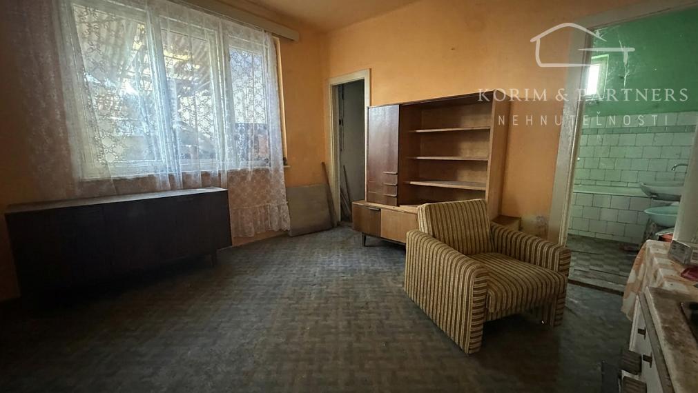 Dom s veľkým pekným pozemkom za 33 000 € – Vrbová nad Váhom