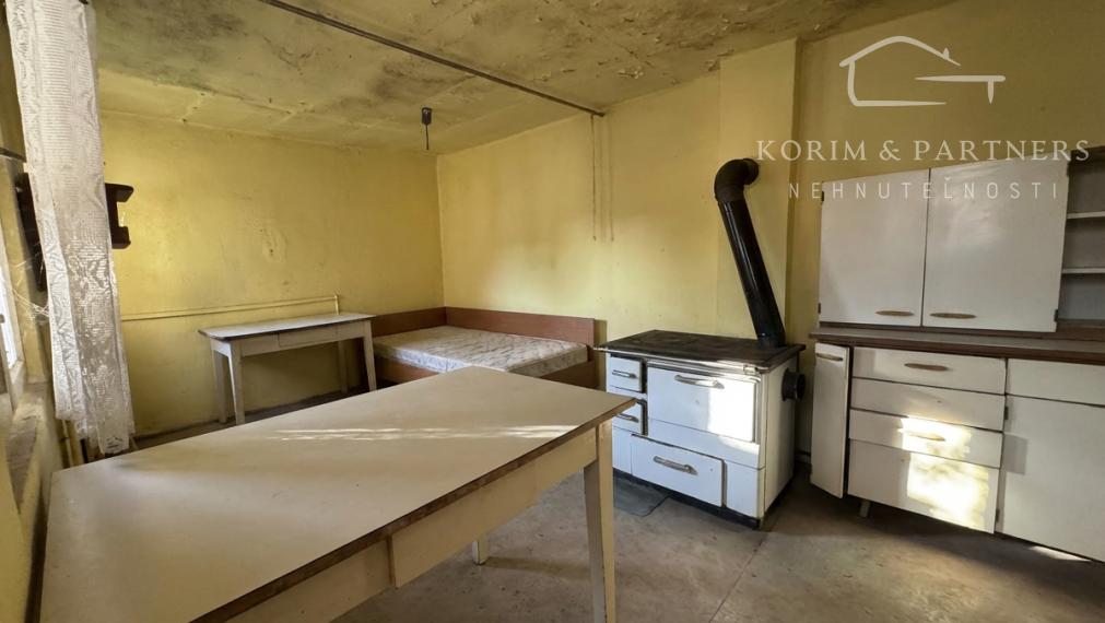 Dom s veľkým pekným pozemkom za 33 000 € – Vrbová nad Váhom