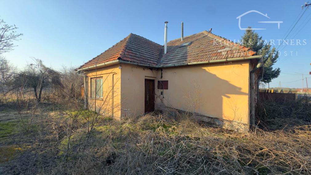 Dom s veľkým pekným pozemkom za 33 000 € – Vrbová nad Váhom