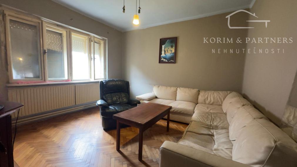 Rodinný dom s veľkým pozemkom a 2. bytovou jednotkou – Iža