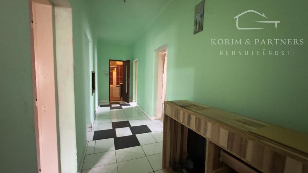 Rodinný dom s veľkým pozemkom a 2. bytovou jednotkou – Iža