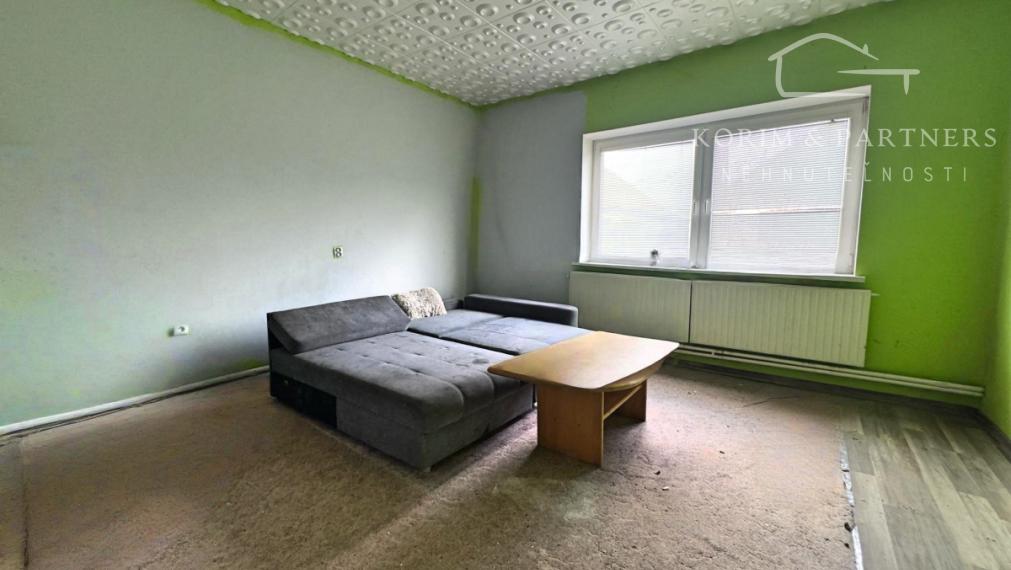 Rodinný dom s veľkým pozemkom a 2. bytovou jednotkou – Iža