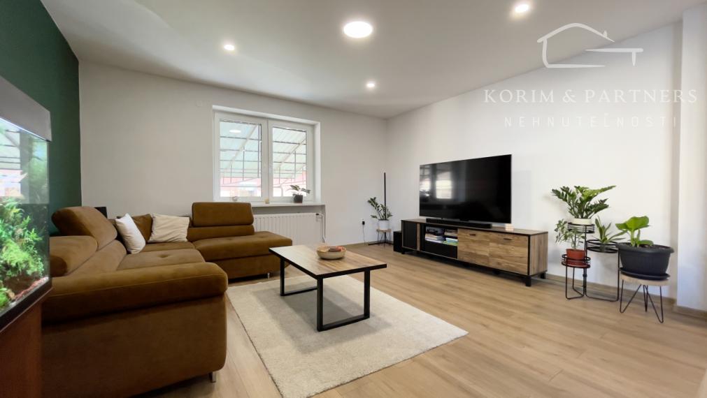 Zrekonštruovaný dom s veľkým pozemkom, Hurbanovo