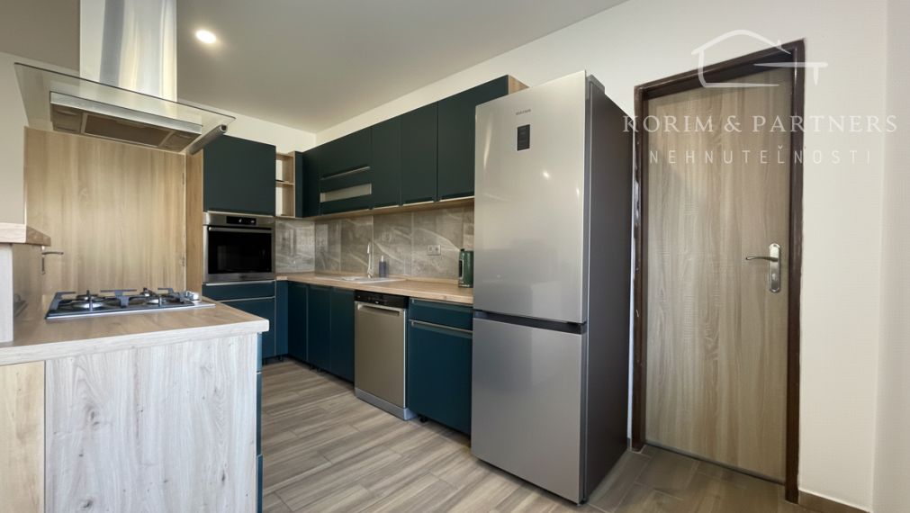 Zrekonštruovaný dom s veľkým pozemkom, Hurbanovo