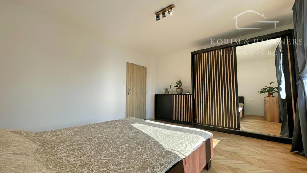 Zrekonštruovaný dom s veľkým pozemkom, Hurbanovo