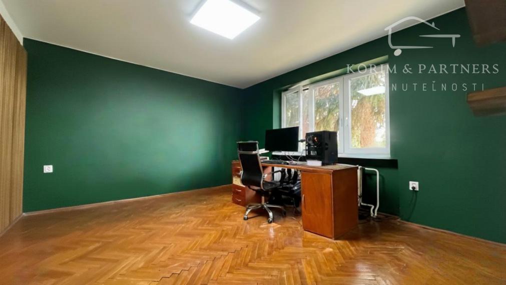 Zrekonštruovaný dom s veľkým pozemkom, Hurbanovo