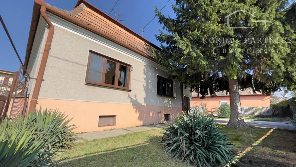 Zrekonštruovaný dom s veľkým pozemkom, Hurbanovo