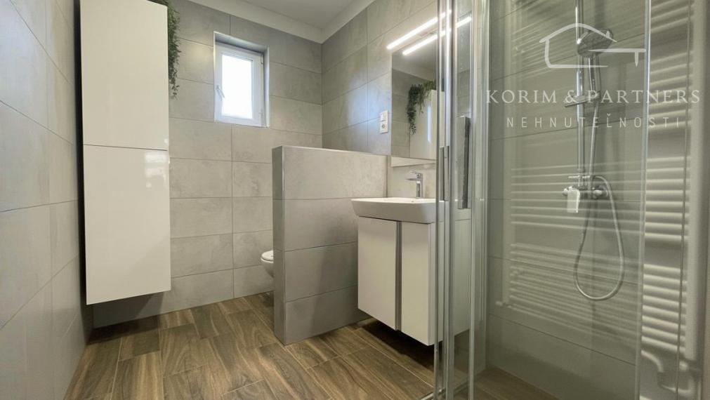 Zrekonštruovaný dom s veľkým pozemkom, Hurbanovo