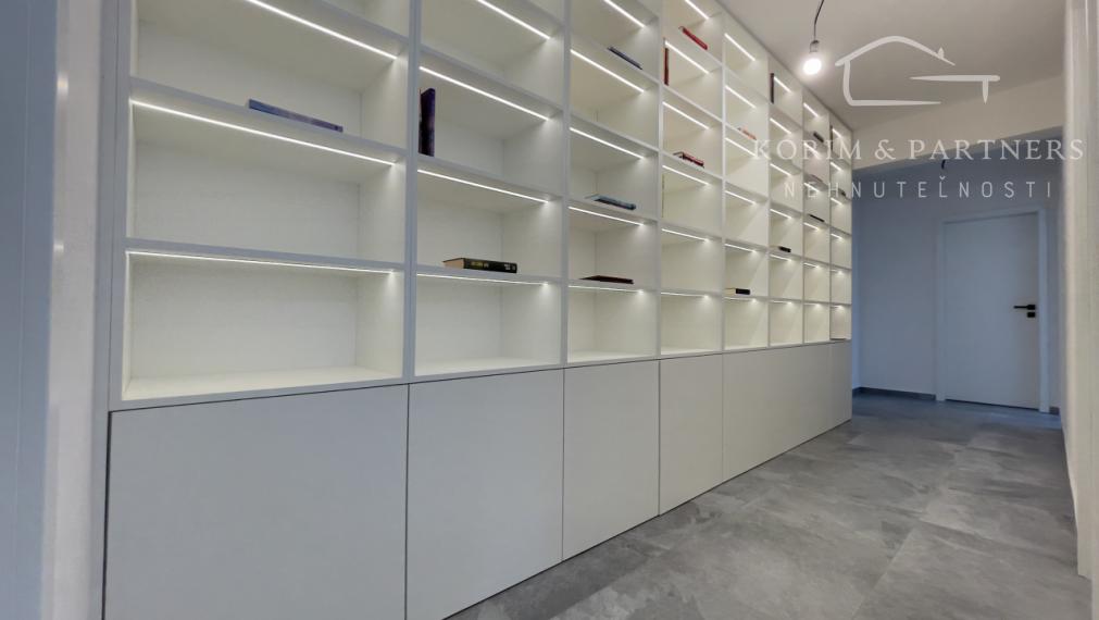 Novostavba s terasou, pokoj a súkromie v obci Trávnik