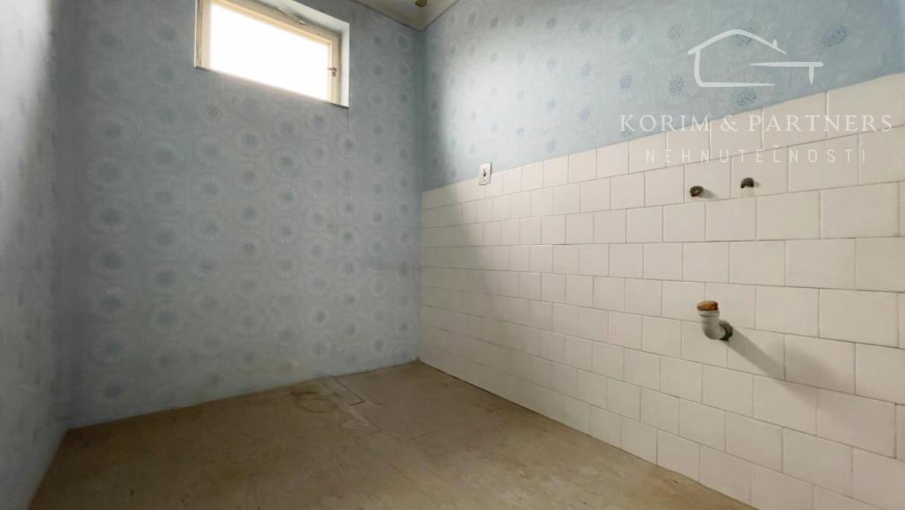 Dvojgeneračný dom s 2 bytmi a veľkým pozemkom, Marcelová