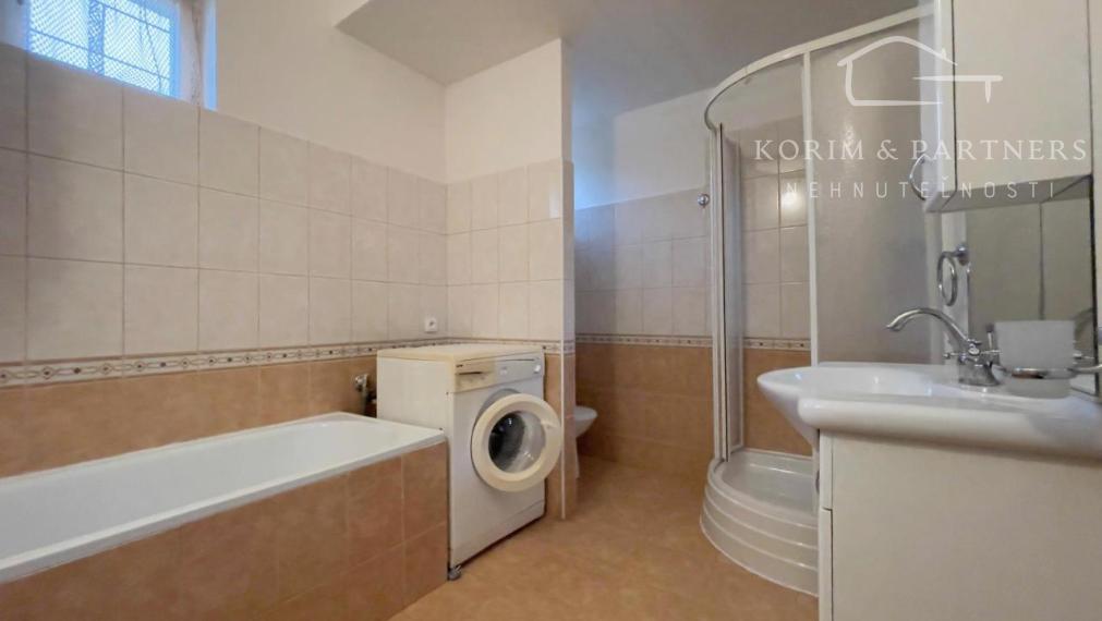 Dvojgeneračný dom s 2 bytmi a veľkým pozemkom, Marcelová