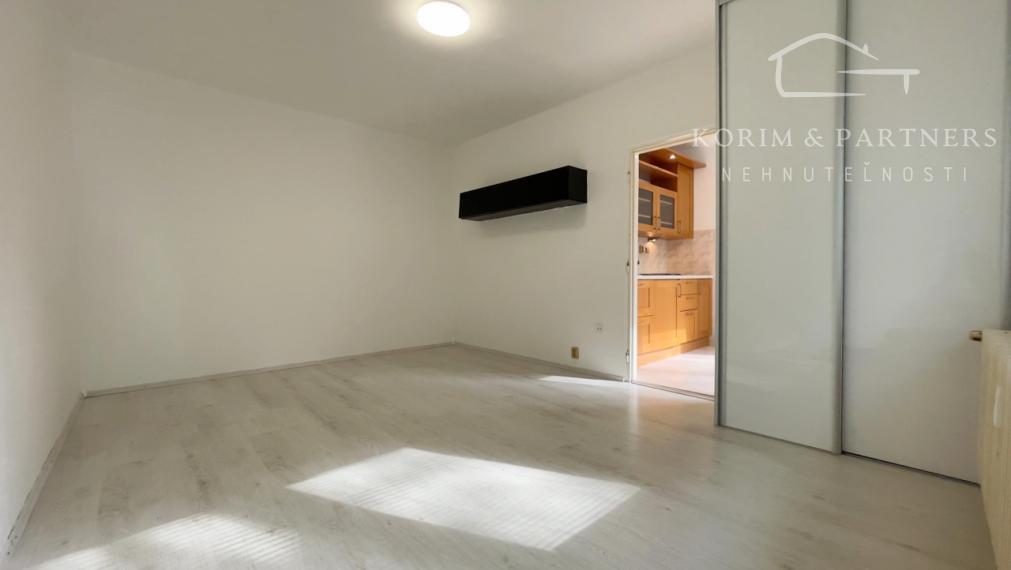 1-izbový byt, ktorý dáva zmysel na bývanie aj investíciu, Komárno