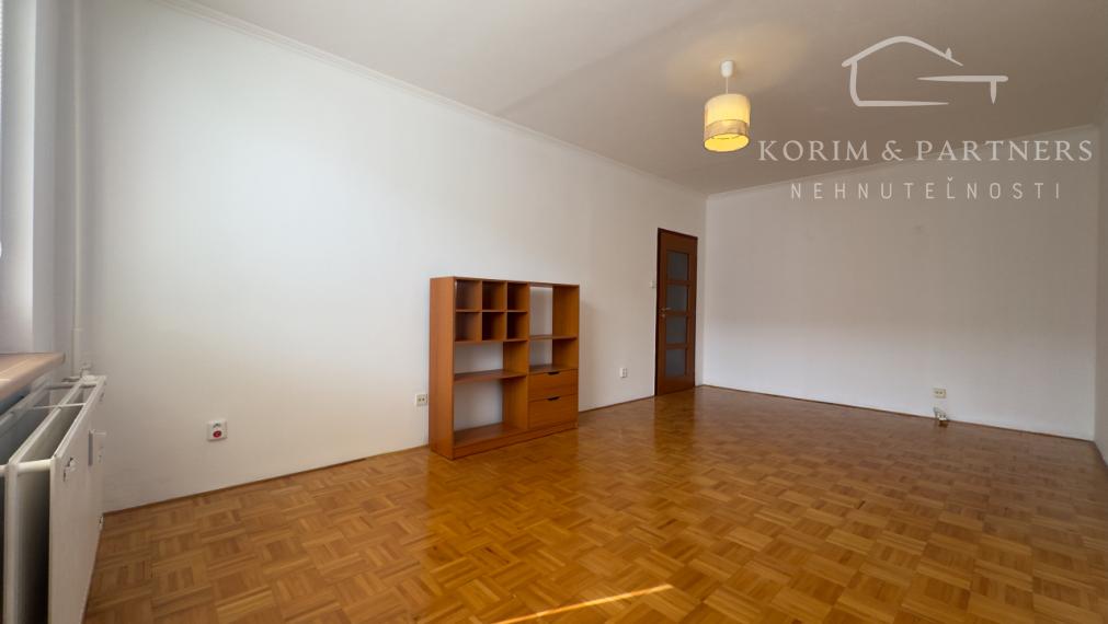 Príjemne veľký a tichý 4-izbový byt na VII. sidlisku v Komárne