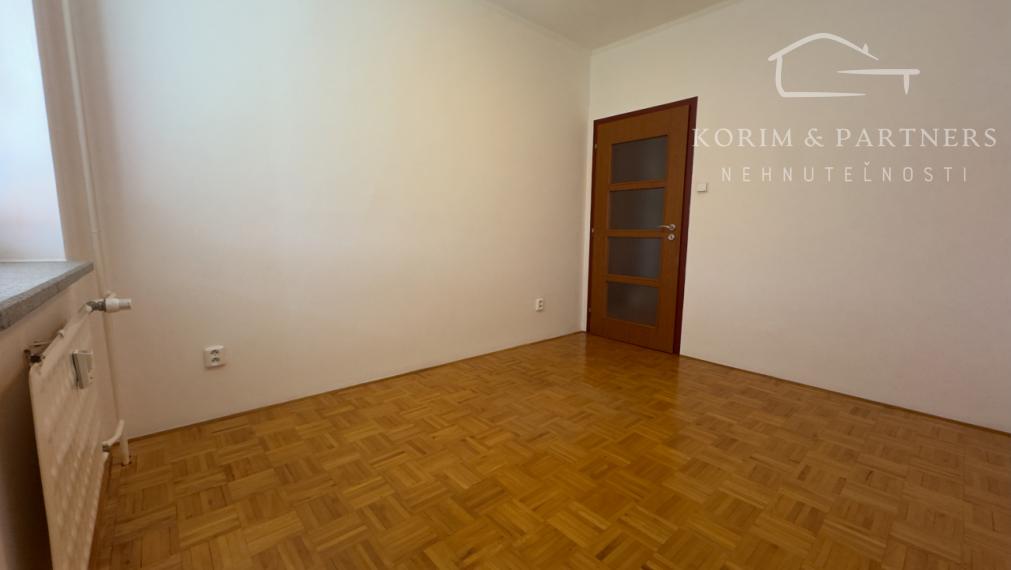 Príjemne veľký a tichý 4-izbový byt na VII. sidlisku v Komárne