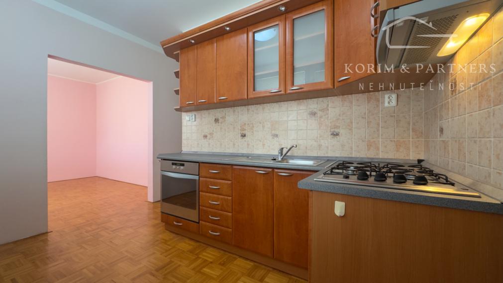 Príjemne veľký a tichý 4-izbový byt na VII. sidlisku v Komárne