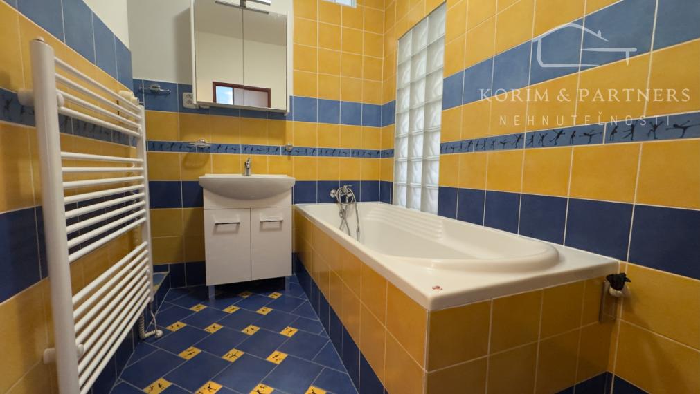 Príjemne veľký a tichý 4-izbový byt na VII. sidlisku v Komárne