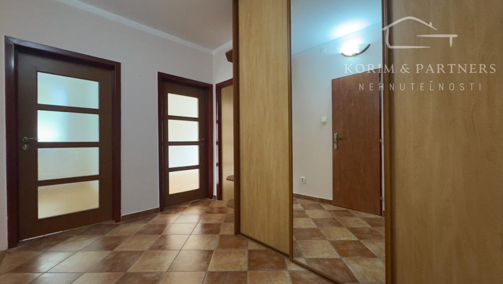 Príjemne veľký a tichý 4-izbový byt na VII. sidlisku v Komárne