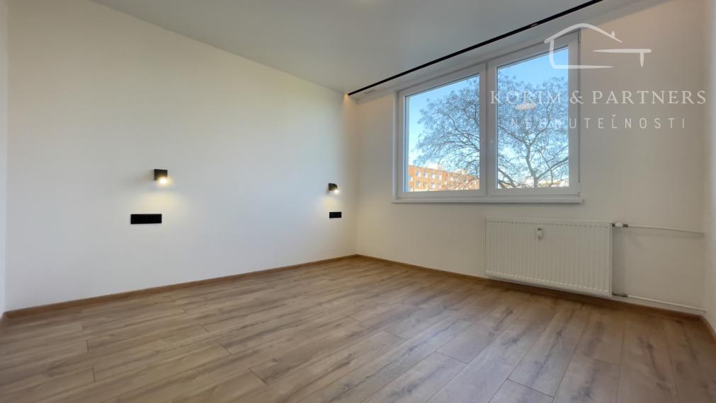 Priestranný 3-izbový byt po rekonštrukcii s klímou, Komárno