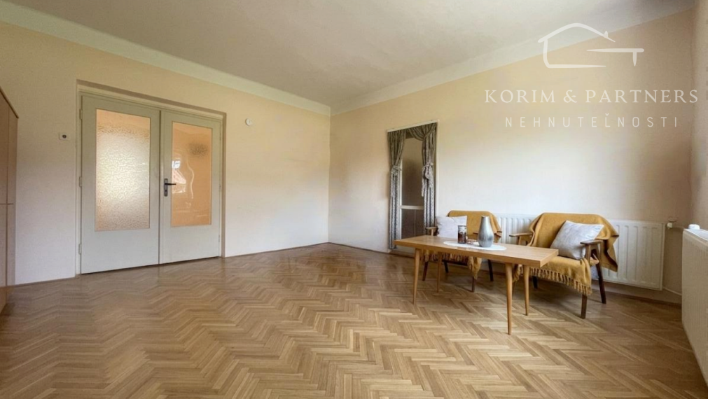 Rodinný dom s priestranným pozemkom, Iža.