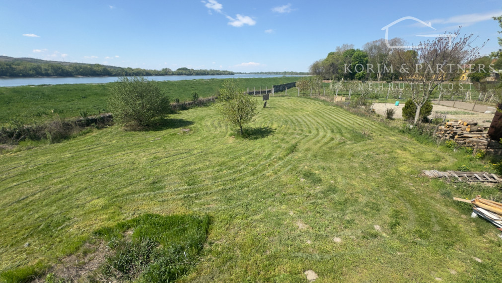 Pozemok piamo pri Dunaji, Kravany nad Dunajom