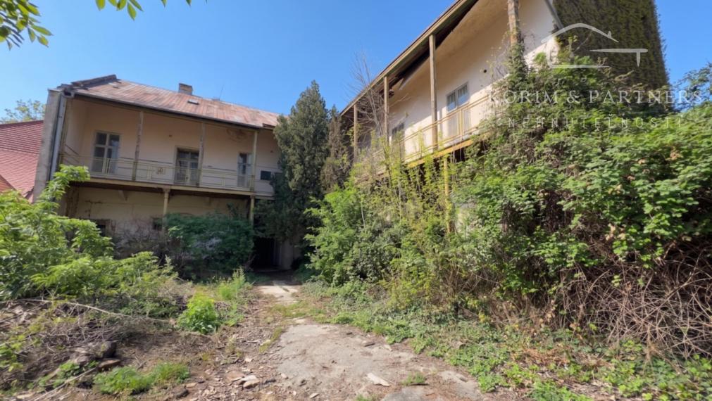 1000 m² histórie v centre Komárna s potenciálom pre 8–10 bytov