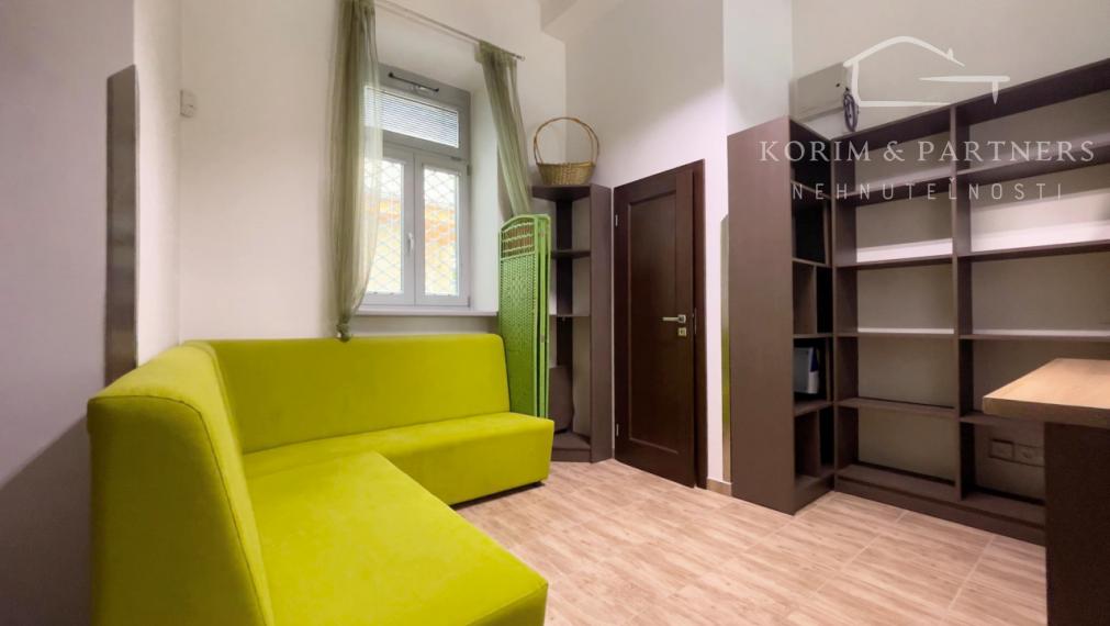 Prenájom, 40 m² priestoru v centre Nových Zámkov