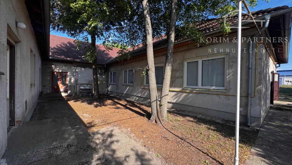 Budova s potenciálom pre podnikanie, 581 m² úžitkovej plochy, CHOTÍN