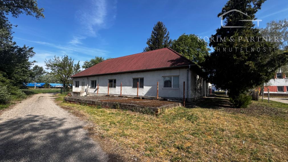 Budova s potenciálom pre podnikanie, 581 m² úžitkovej plochy, CHOTÍN