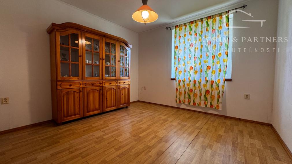 Rodinný dom s bazénom a takmer 30-árovým pozemkom pri Komárne