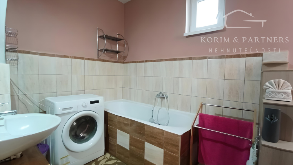 Rodinný dom so záhradou pri jazere, Zelený Háj, Hurbanovo
