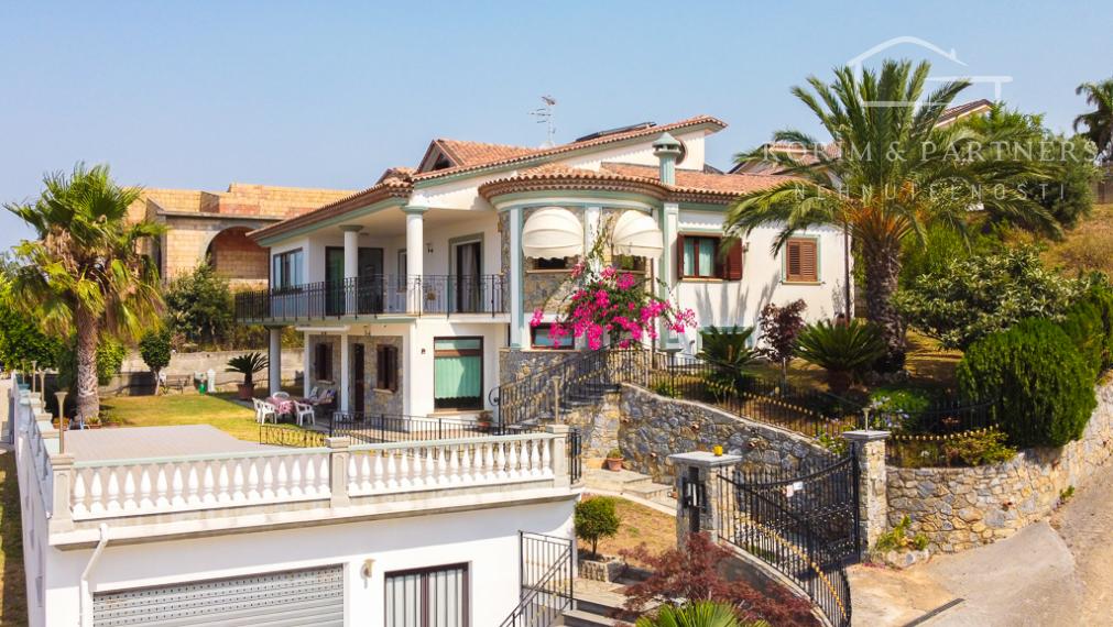 Vila s panoramatickým výhľadom na more a mesto Scalea