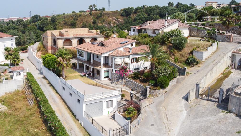 Vila s panoramatickým výhľadom na more a mesto Scalea