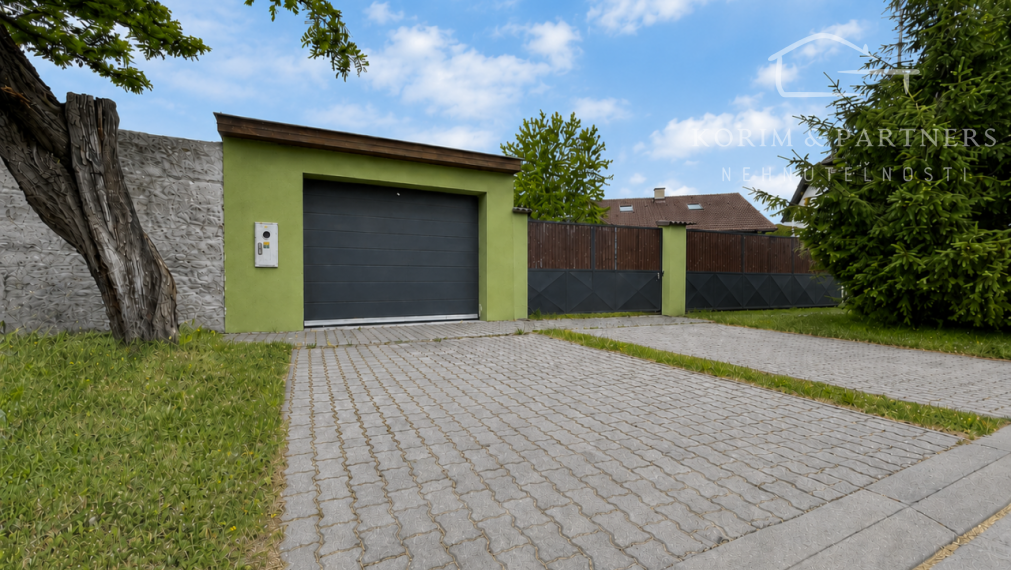 Garáž 26 m² s parkovacím miestom a možnosť odkupu, Nové Zámky