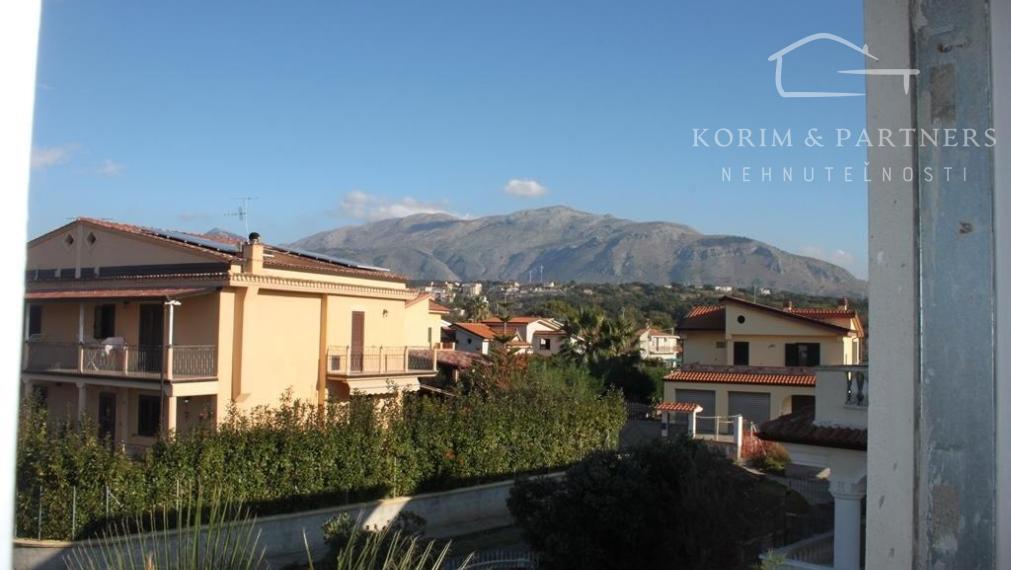 Výnimočná vila v Scalei s panorámou hôr a veľkou terasou